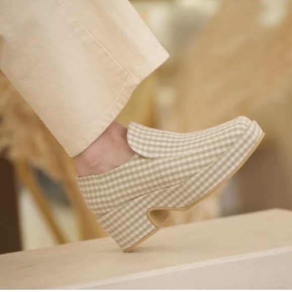 BRAND NEW ANNE THOMAS NANCY VICHY TAN/BEIGE GINGHAM LOAFER SIZE 39/8.5 - Picture 1 of 9